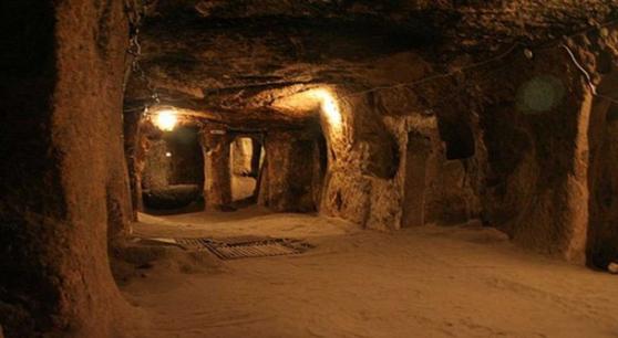 土耳其男子发现住宅埋藏古代地下城