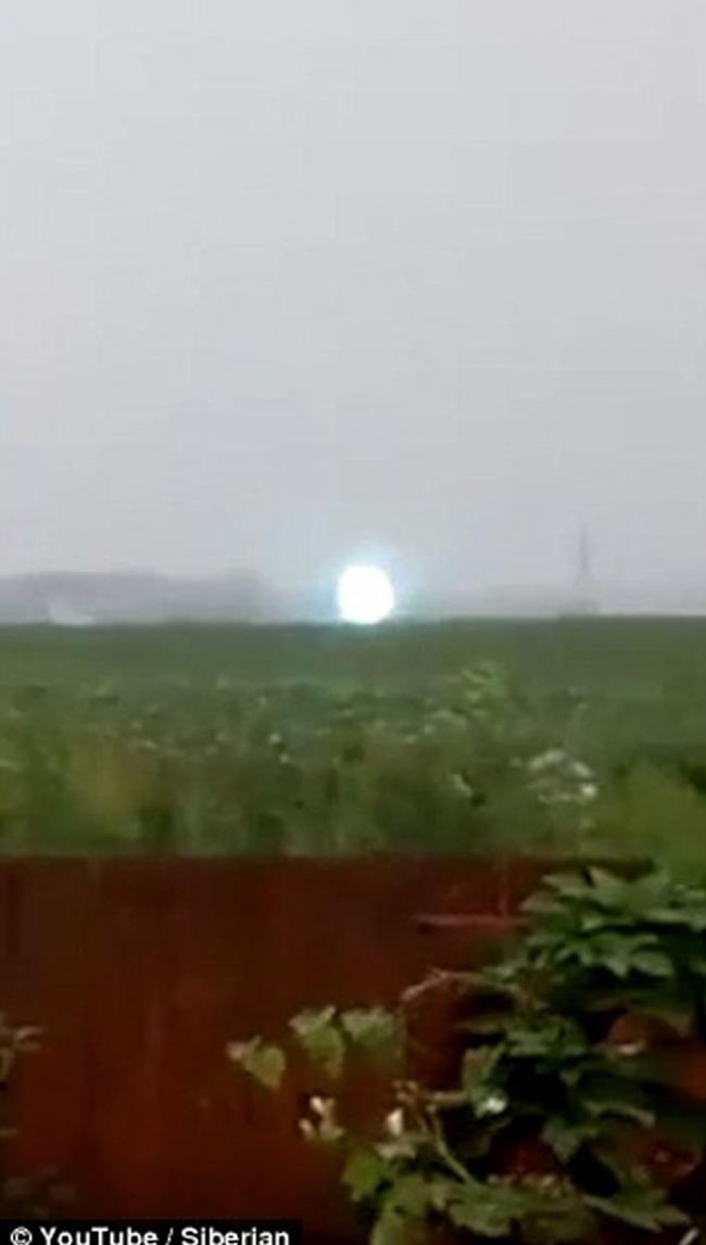 俄罗斯拍摄到非常罕见的球状闪电