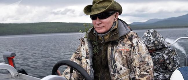 俄罗斯总统普京度假遇熊画面曝光