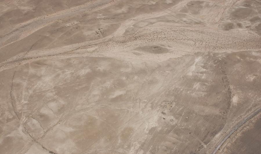 沙漠高速路东部820英尺（约合250米）的J4巨环，石墙高度为0.6英寸（约合20厘米），拥有5种不同特征和7个缺口。