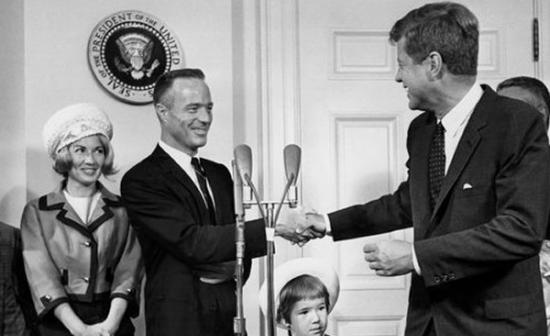时任美国总统肯尼迪接见卡彭特