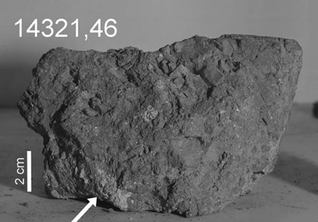 《地球与行星科学通讯》：月球岩石样本中发现44亿年前被撞出地球的石块