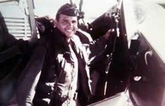 美国战斗机飞行员Milton Torres