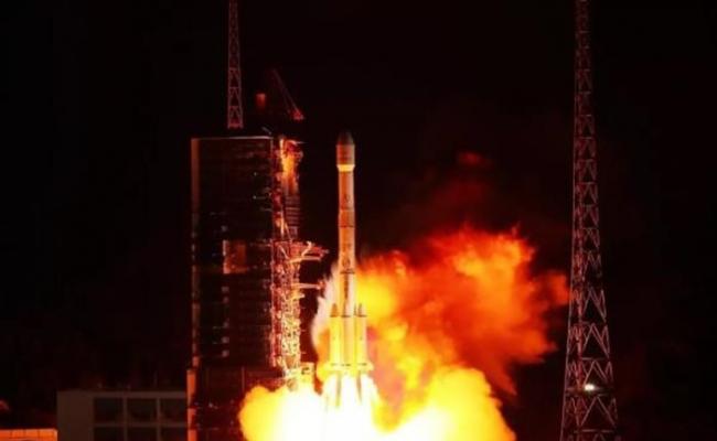 搭载“中星6C”卫星的长征三号乙运载火箭，周日成功在西昌卫星发射中心发射升空。