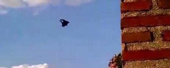 西班牙著名厨师在国际航空节低空跳伞出意外坠亡