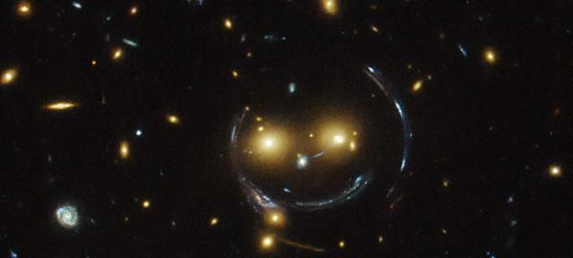 哈勃望远镜拍下太空笑脸――SDSS J1038+4849星系团
