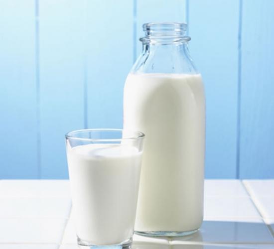 一天喝三杯牛奶可以预防老年痴呆症