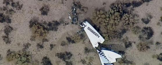 太空船2号上周坠毁后，碎片散落于加州沙漠。