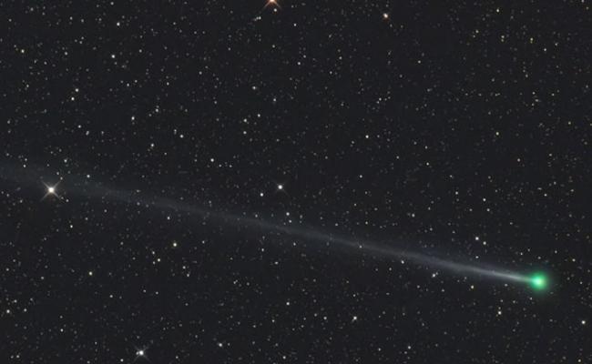12月22日从非洲纳米比亚以望远镜拍摄到的45P彗星照片。