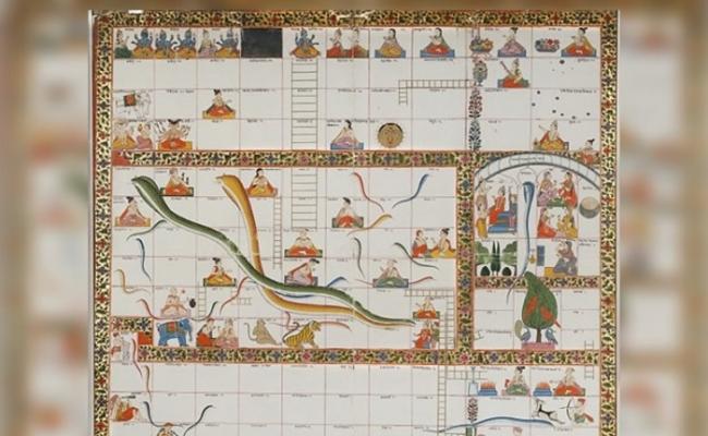 充满印度宗教元素的蛇梯棋盘，吸引一众艺术爱好者的目光。