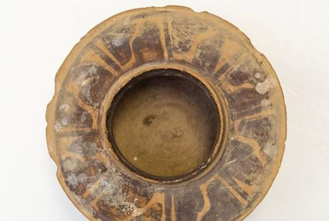 英国德比郡男子低价购入旧陶罐放牙刷 竟是4000年前古印度文明时期文物