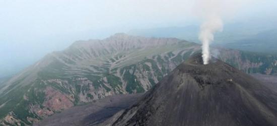 俄罗斯堪察加四座火山同时苏醒