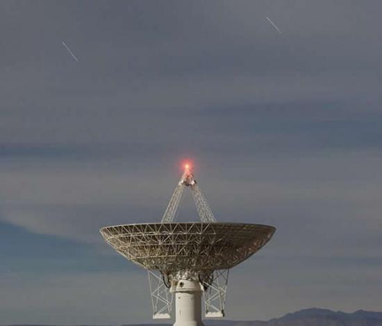 射电望远镜是目前监听外星文明信号的主要工具