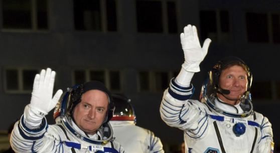 太空人凯利（左）上月与俄罗斯太空人科尔尼扬科升空。