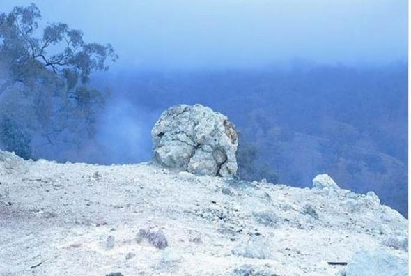 澳大利亚燃烧山之下的27米厚煤层已燃烧大约5500年