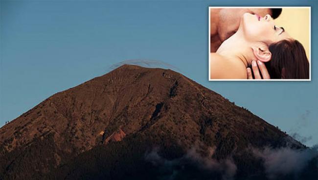 印尼教士说巴厘岛阿贡火山爆发是因为外国游客喜欢在山上打野战