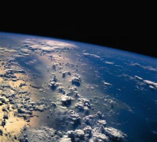 地球赤道外圈存在一层暗物质环带