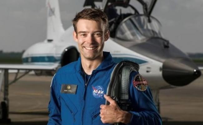 库林自愿退出NASA的宇航员训练计划。