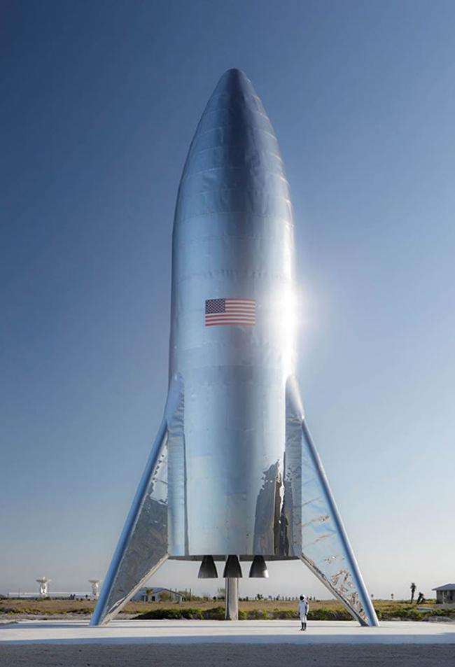 SpaceX总裁埃隆・马斯克在推特发布新型星际飞船照片