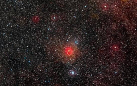 天文学家发现直径为太阳1300倍的黄超巨星HR 5171 A