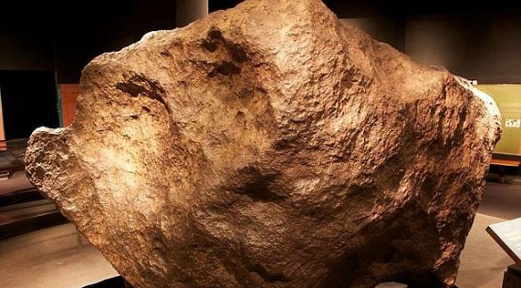这可能是当时坠落当地的陨铁碎块之一，被称作“Ahighito”或“帐篷”，其重量超过31吨。