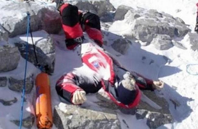 珠穆朗玛峰登山死亡者的干尸变地标 每具背后都有故事