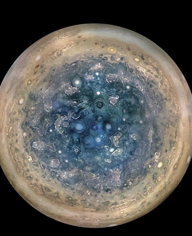 美国NASA公布Juno号拍摄的木星南极样貌