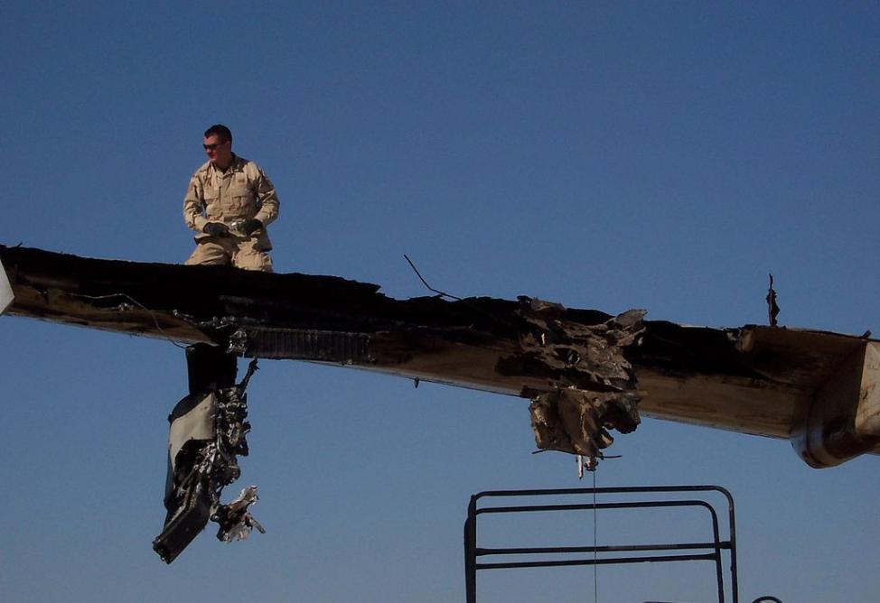 2003年11月22，巴格达一架DHL货运飞机的机翼被地对空导弹打中，所幸迫降成功，没有人死亡。