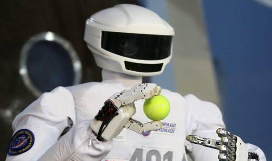 俄罗斯专家研制出有望为宇航员代劳的SAR-401型仿真机器人