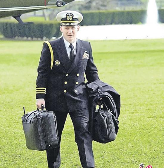 跟随总统的美国海军军官有时会提不止一只核皮箱。