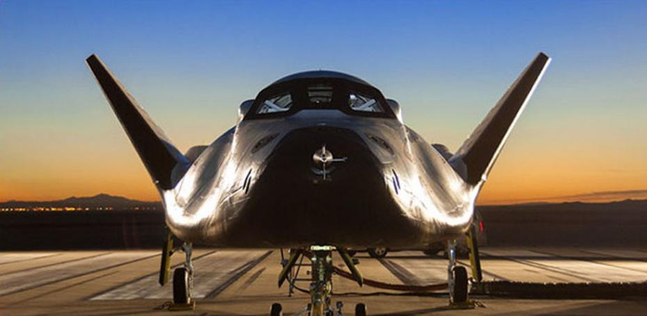 内华达山脉股份公司“追梦者”太空飞机，“追梦者”是一个7座有翼可重复使用小型太空飞船，具备降落在中型商用飞机跑道上的能力。