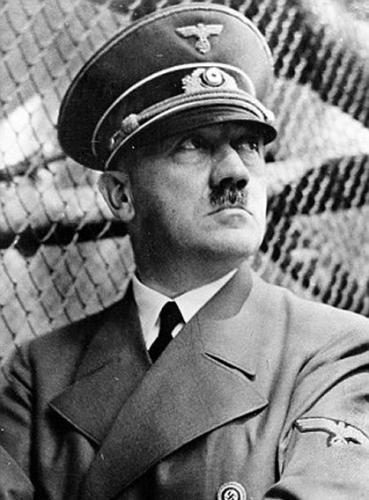 平常看到的希特勒穿军服照片