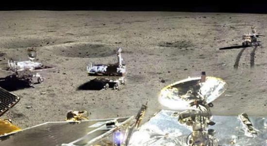 拼接的图像显示了玉兔巡视器在月面上的位置变化