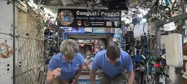 刷新美国太空人在太空停留时间最长纪录 特朗普祝贺女太空人Peggy Whitson