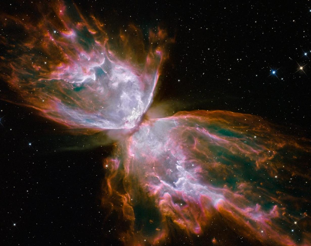 拍摄到恒星“死亡”形成的“蝴蝶”星云NGC 6302