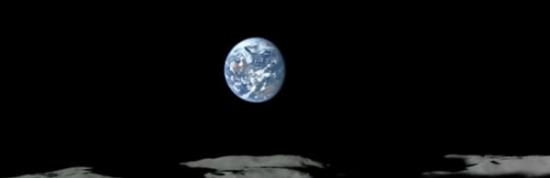 2007年日本“月亮女神号”探测器从月球表面上空拍摄到的地球