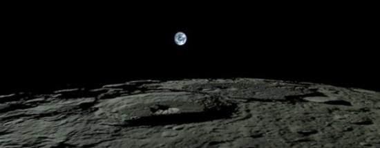 日本“月亮女神号”探测器能以不同比例缩放在月球上空进行拍摄