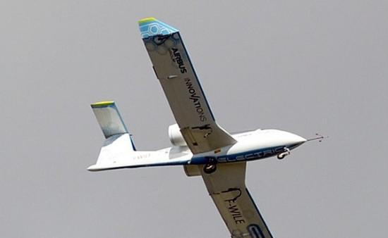 空中客车公开最新研发的电动飞机E-Fan 2.0