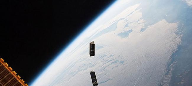 外星人猎人在观看国际空间站视频时，发现空间站竟然在投放“秘密武器”，或者向地面发射导弹，实际上这仅是宇航员在空间站发射微型卫星。