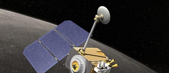 NASA的LRO探测器将对嫦娥3号登月点进行多次高分辨率成像观测，俯拍到正在月面上工作的嫦娥3号及玉兔月球车的画面。