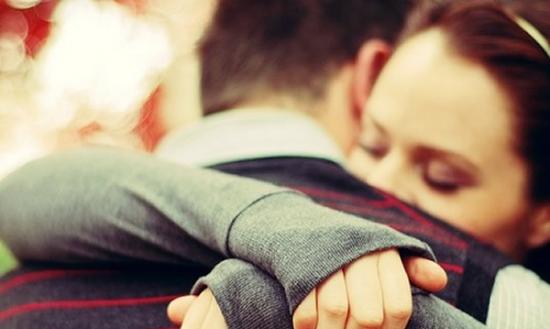 美国卡内基梅隆大学新研究发现：爱的拥抱有助抗流感