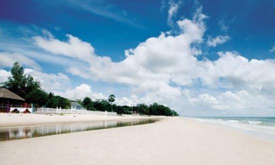 华欣的海滨沙滩是热门旅游地点