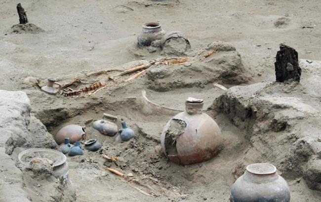 遗址中尚出土不少装了动物骸骨的陶瓮。