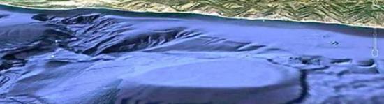 Google地球曝光美国加州马里布外海有异形基地？