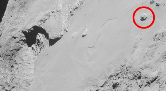 怀特在彗星照片中，发现疑似外星人头骨（红圈示）。