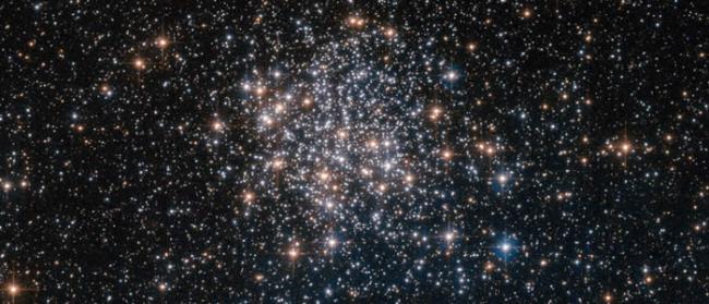 美国国家航空航天局发布船帆座独一无二NGC 3201星团的照片