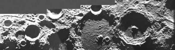 这张拼图的大小为220公里乘以700公里，位于月球的北极附近, 从右至左有三个撞击坑