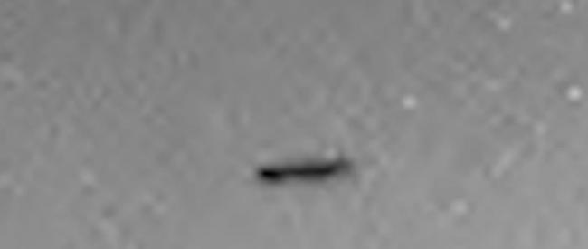UFO研究者Scott C Waring发现NASA最新火星照片的天空中出现飞碟