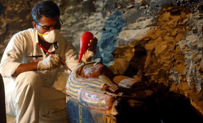 埃及发现3500年古墓 古埃及最强盛王朝御用金匠木乃伊出土