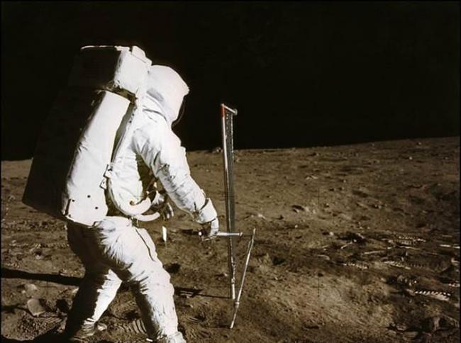 特朗普签署“头号太空政策指令”：美国宇航员将重返月球 最终前往火星